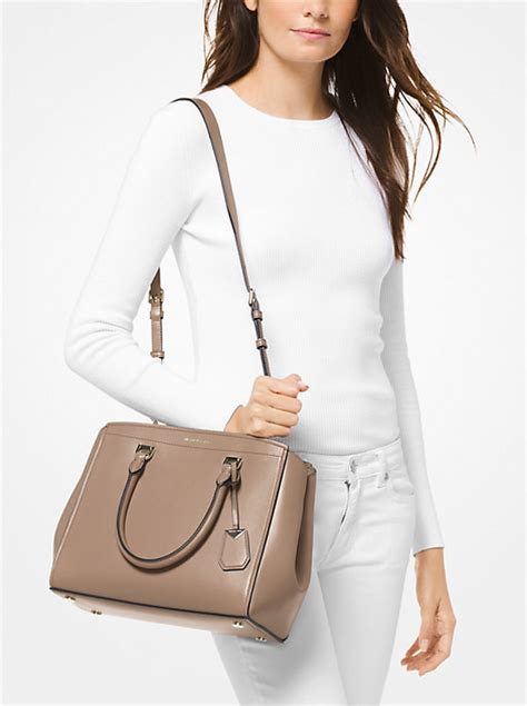 michael kors benning large handtas van leer|Michael Kors Benning Large Leather Satchel .